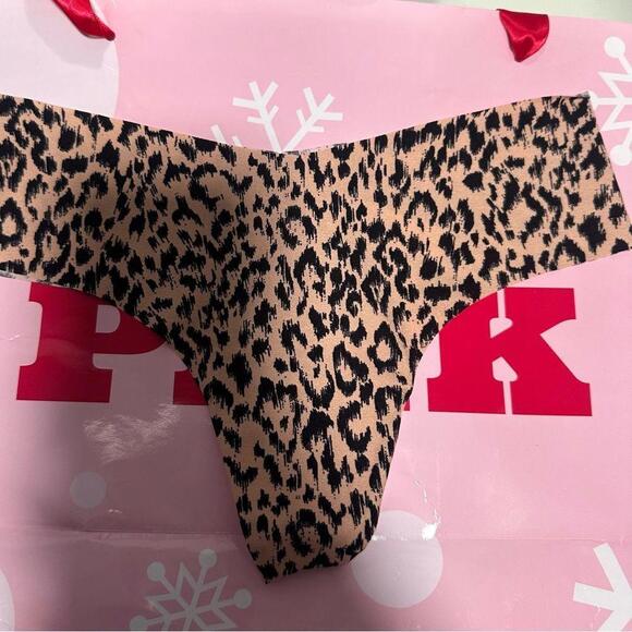 Victoria’s Secret No Show thong set - Picture 2 of 6
